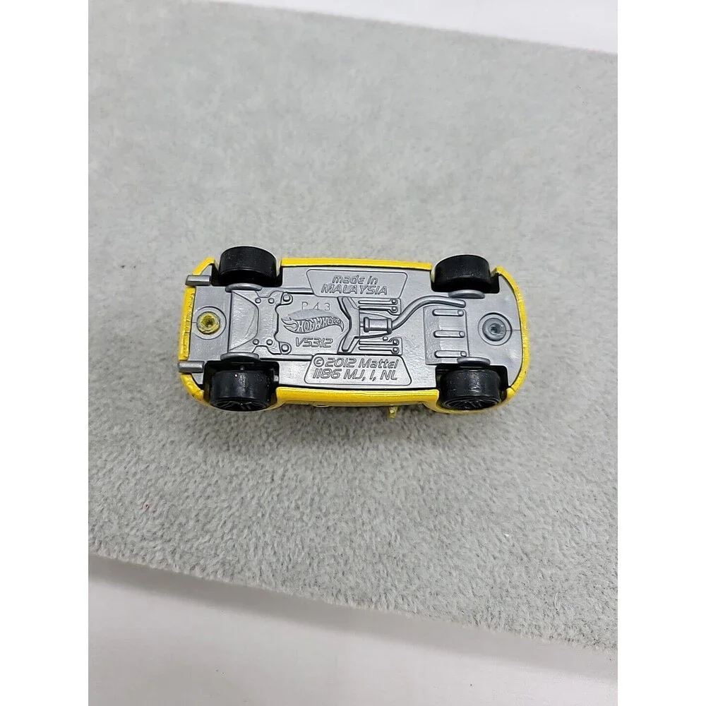 Hot Wheels 2012 Volkswagen VW  Beetle Yellow - Diecast - 1:64 - USED